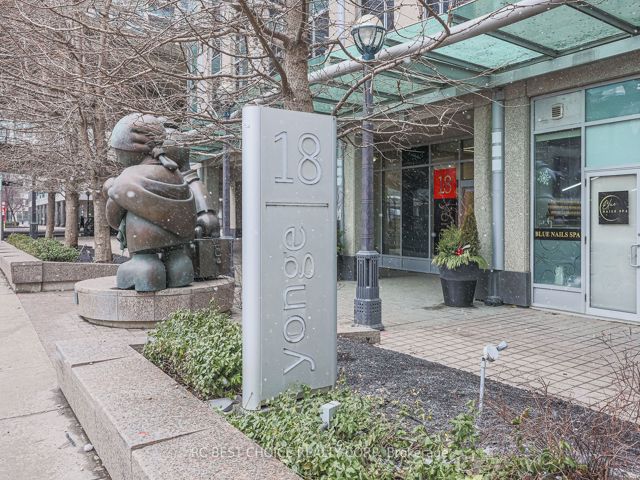 1409 - 18 Yonge St