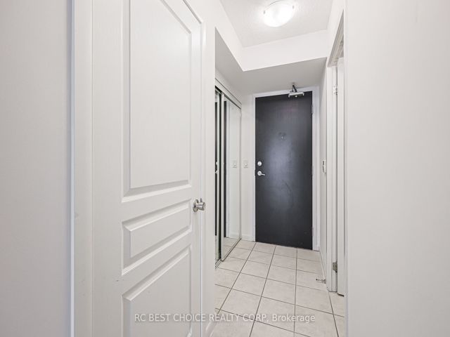 1409 - 18 Yonge St