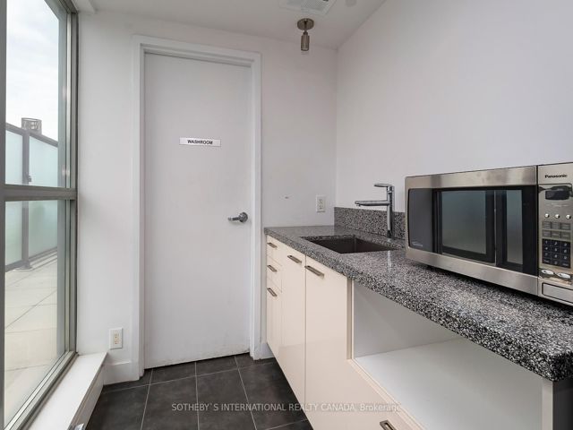 706 - 2 Gladstone Ave