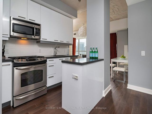 706 - 2 Gladstone Ave