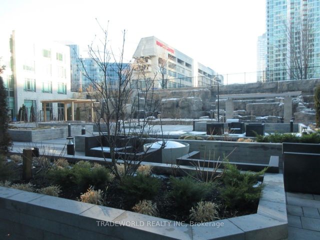 2611 - 373 Front St W