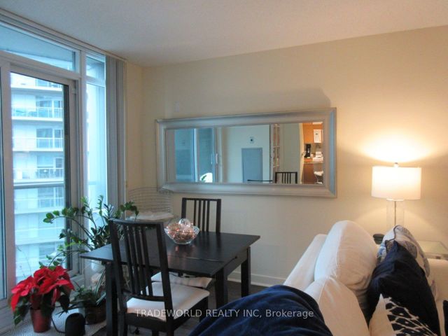 2611 - 373 Front St W