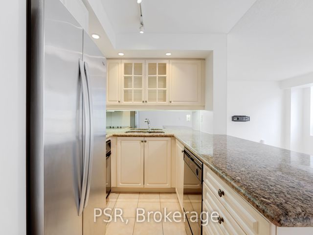 1105 - 140 Simcoe St