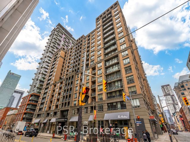 1105 - 140 Simcoe St