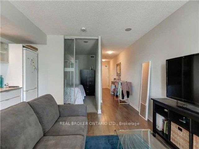 1010 - 4K Spadina Ave