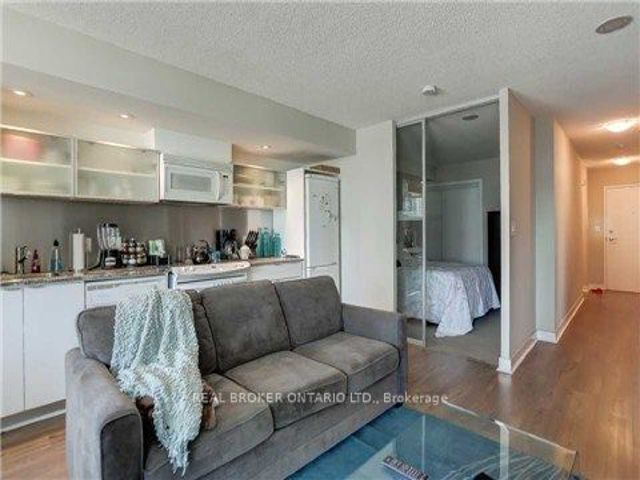 1010 - 4K Spadina Ave