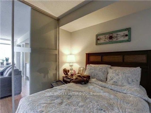 1010 - 4K Spadina Ave
