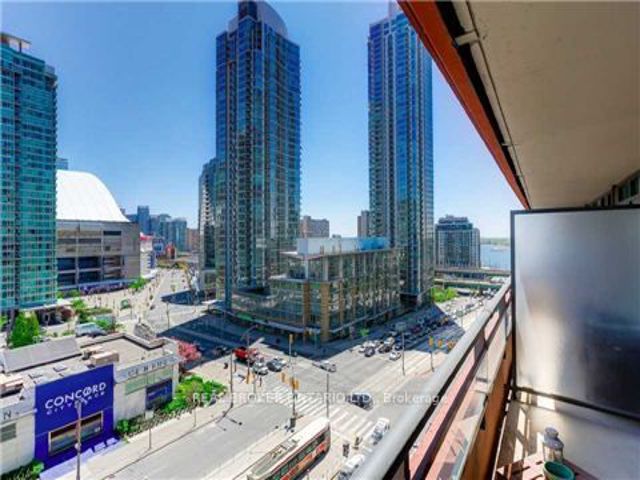 1010 - 4K Spadina Ave