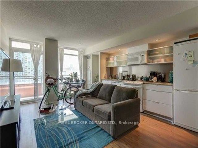 1010 - 4K Spadina Ave
