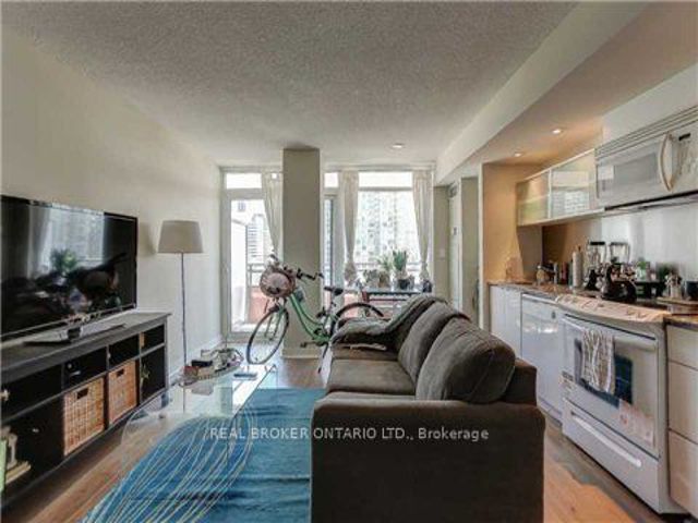 1010 - 4K Spadina Ave
