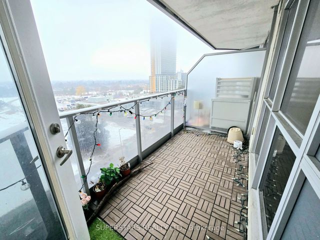 1102 - 5791 Yonge St