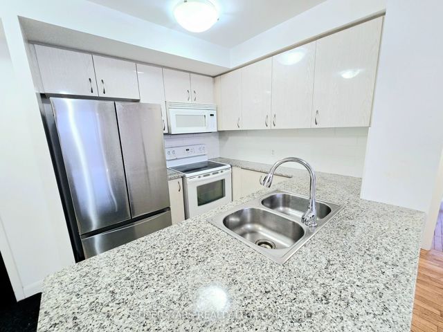 1102 - 5791 Yonge St