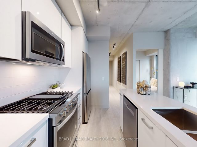 318 - 195 McCaul St