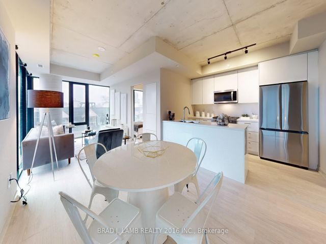 318 - 195 McCaul St