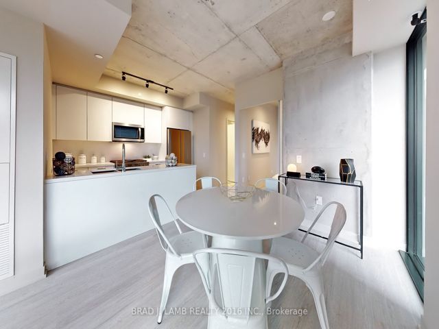 318 - 195 McCaul St