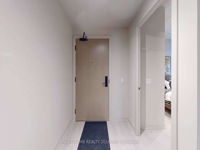 318 - 195 McCaul St