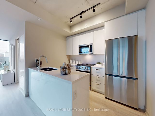 318 - 195 McCaul St