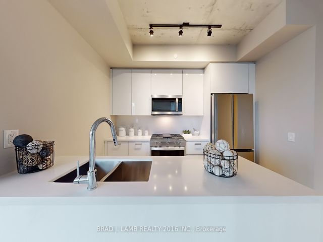318 - 195 McCaul St