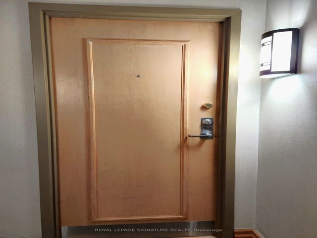 1103 - 5 Concorde Pl