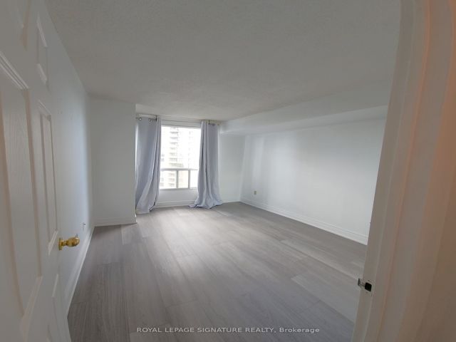 1103 - 5 Concorde Pl