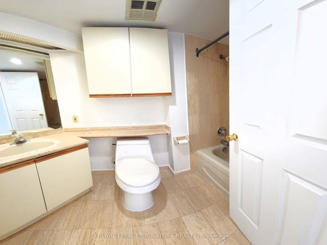 1103 - 5 Concorde Pl