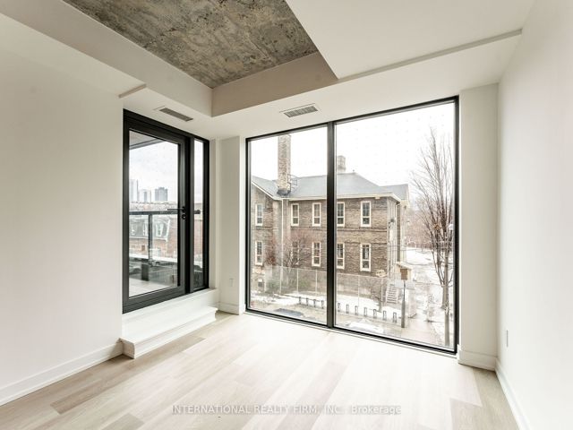 215 - 28 Eastern Ave