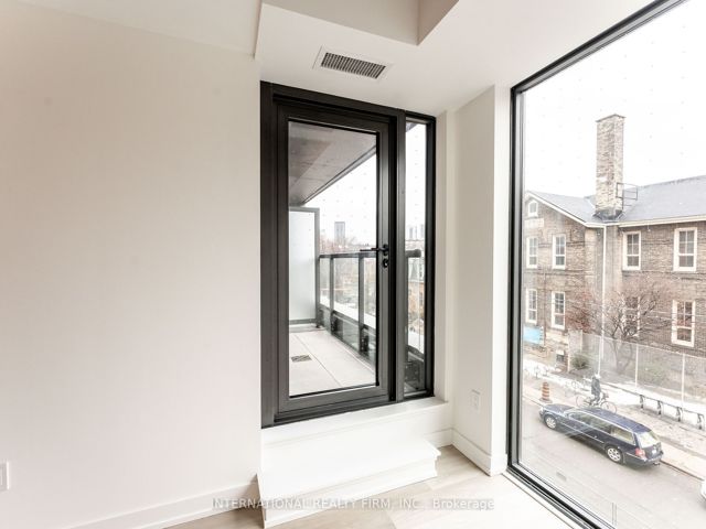 215 - 28 Eastern Ave