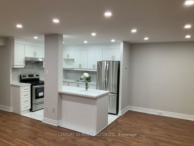 1904 - 10 Sunny Glen Way