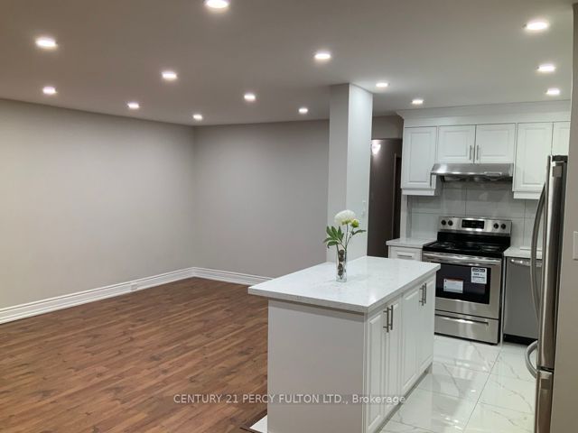 1904 - 10 Sunny Glen Way