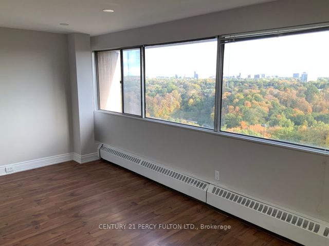 1904 - 10 Sunny Glen Way