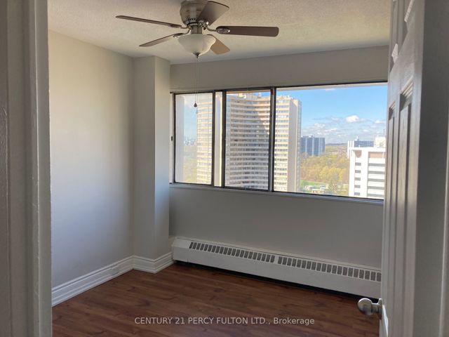 1904 - 10 Sunny Glen Way