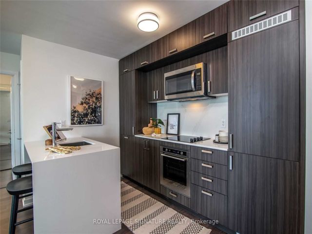 2210 - 18 Erskine Ave