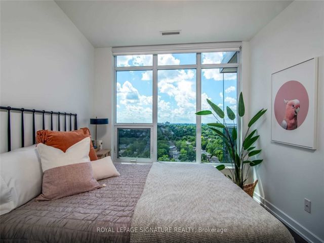 2210 - 18 Erskine Ave