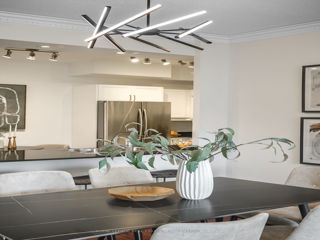 811 - 18 William Carson Cres
