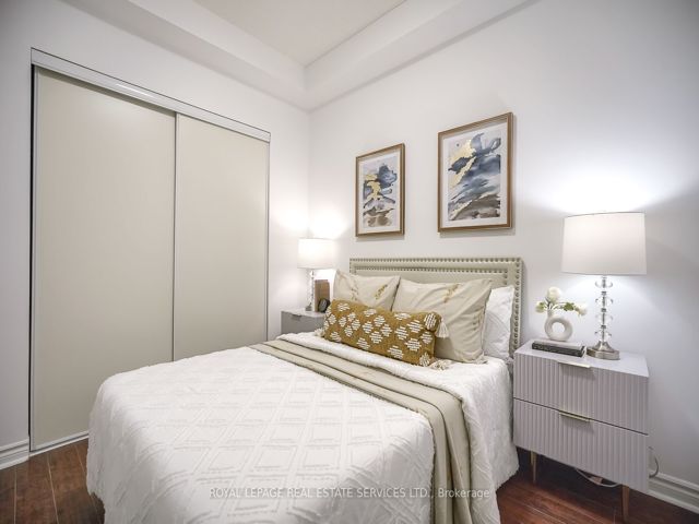 811 - 18 William Carson Cres
