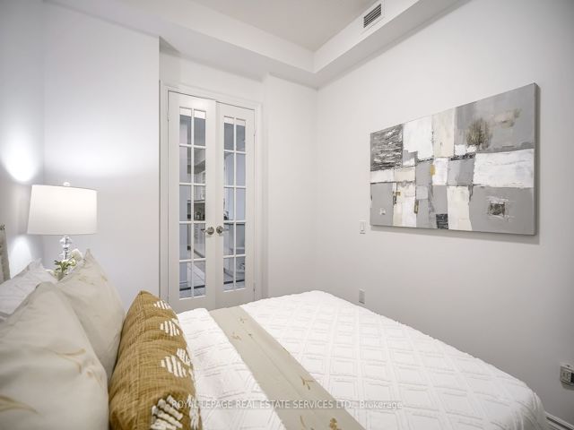 811 - 18 William Carson Cres