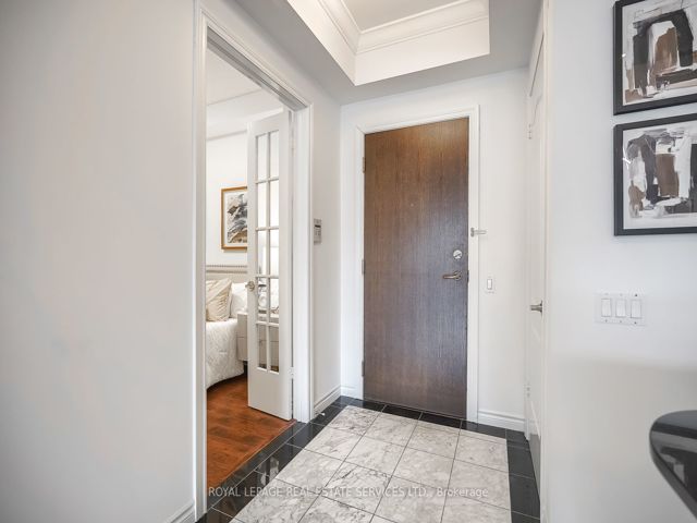 811 - 18 William Carson Cres