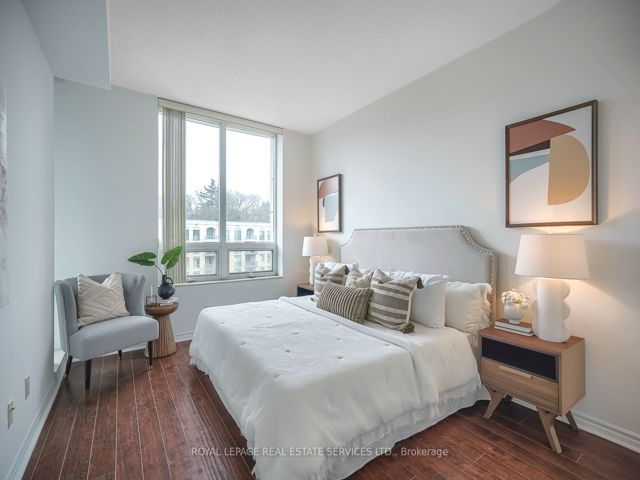 811 - 18 William Carson Cres