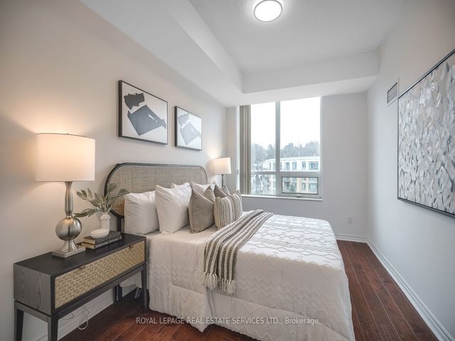 811 - 18 William Carson Cres