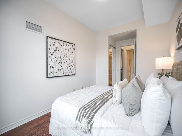 811 - 18 William Carson Cres