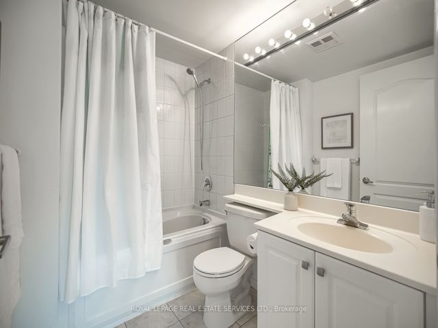 811 - 18 William Carson Cres