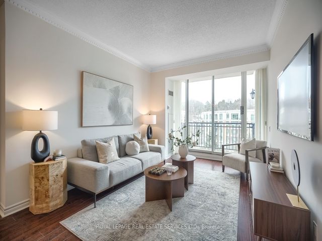 811 - 18 William Carson Cres