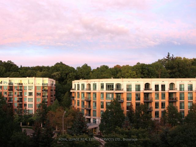 811 - 18 William Carson Cres