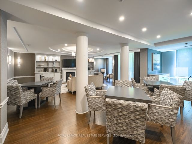 811 - 18 William Carson Cres