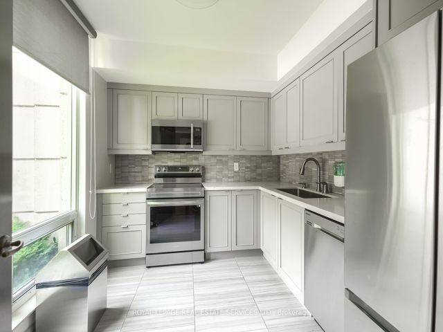811 - 18 William Carson Cres