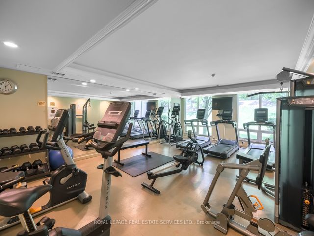 811 - 18 William Carson Cres