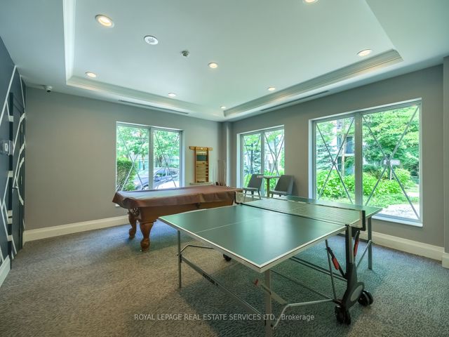811 - 18 William Carson Cres