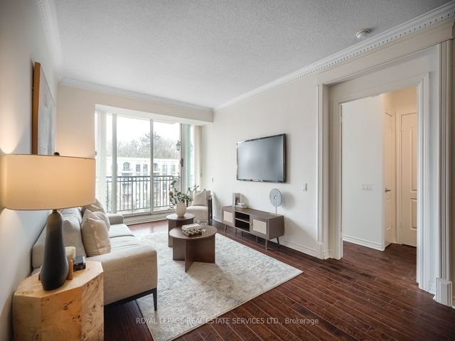 811 - 18 William Carson Cres