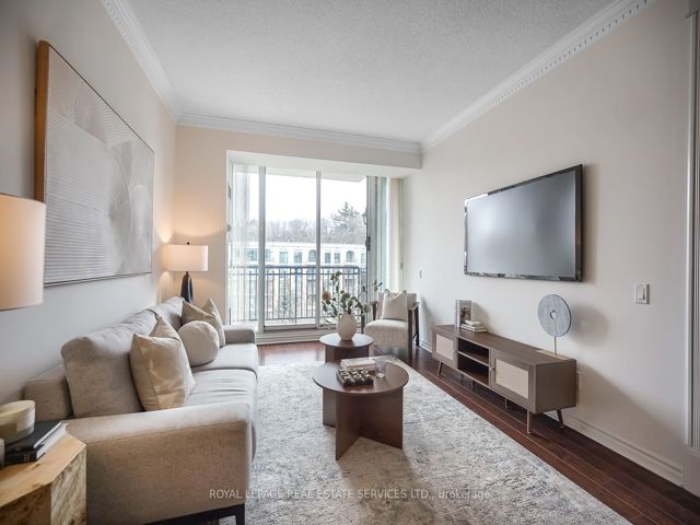 811 - 18 William Carson Cres