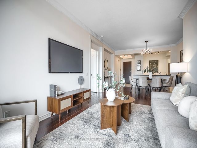 811 - 18 William Carson Cres